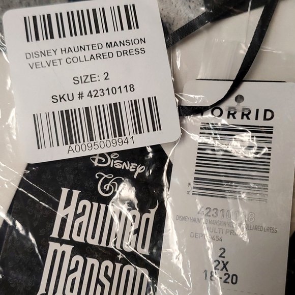 🎃NWT VINTAGE TORRID HAUNTED MANSION VELVET COLLAR DRESS - DISNEY HALLOWEEN - Picture 8 of 15